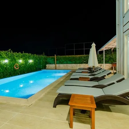 Secluded With Private Pool For Families