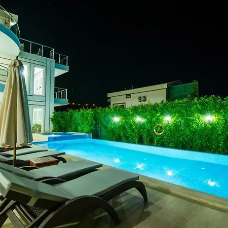 Secluded With Private Pool For Families Vila