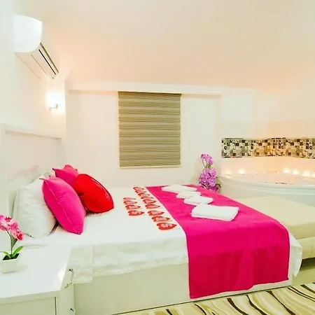 Secluded With Private Pool For Families Vila