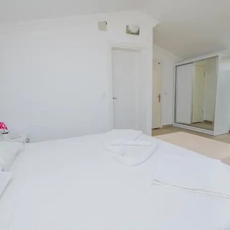 Secluded With Private Pool For Families Vila *