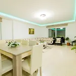 Secluded With Private Pool For Families 别墅