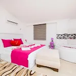 Secluded With Private Pool For Families