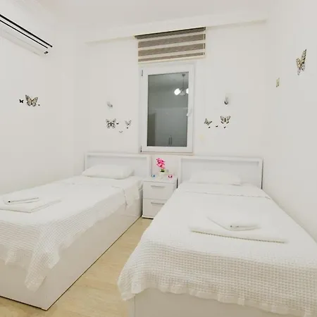 Villa Secluded With Private Pool For Families