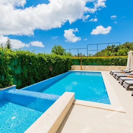 Villa Secluded With Private Pool For Families *