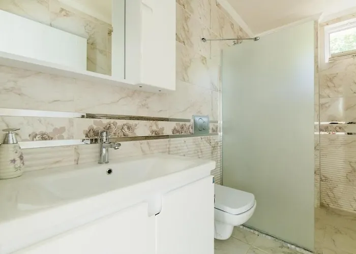 Secluded With Private Pool For Families