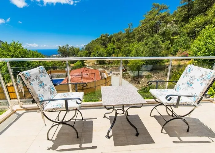 Secluded With Private Pool For Families