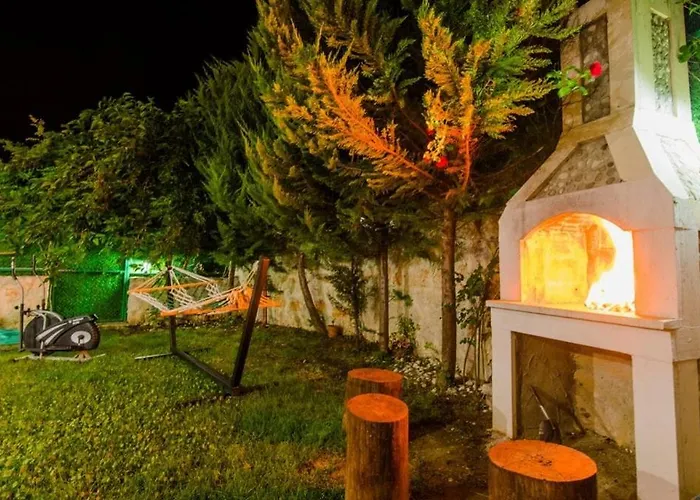 Villa Secluded With Private Pool For Families