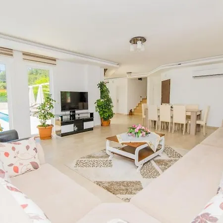 Villa Secluded With Private Pool For Families *
