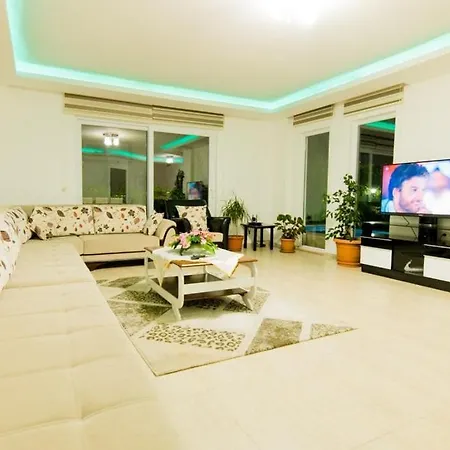 Villa Secluded With Private Pool For Families